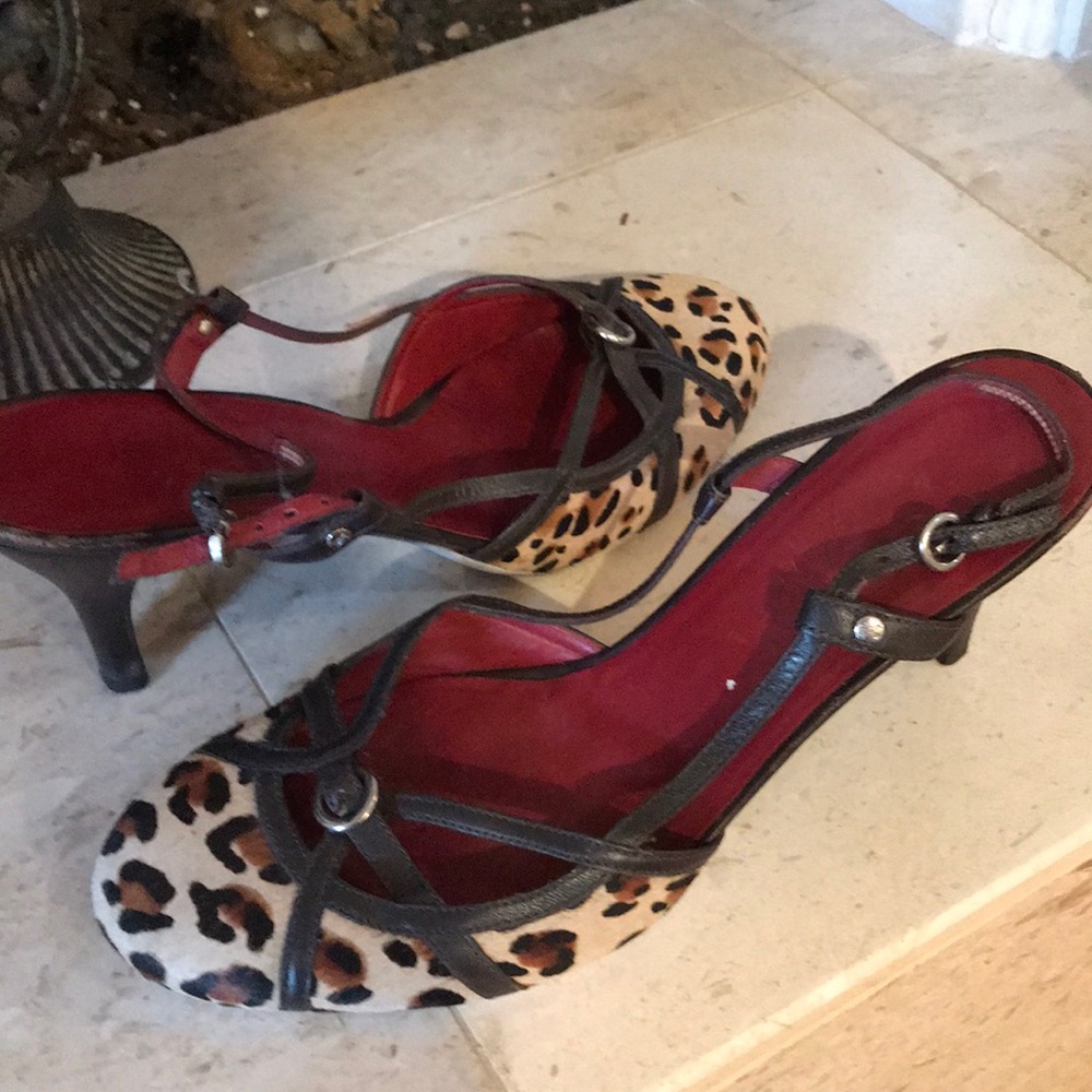 Classic Vintage Cole Haan Leopard heels. Luxury Brand. Versatile timeless style!